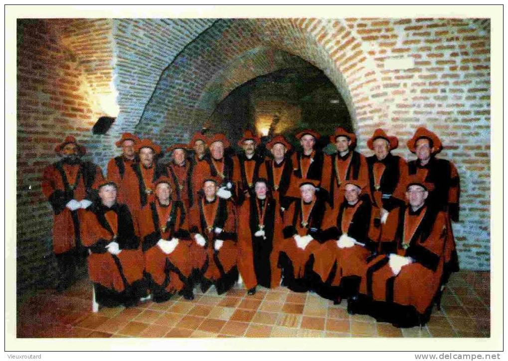 CPSM. ORDRE DE LA DIVE BOUTEILLE DE GAILLAC. LE CHAPITRE AU CAVEAU DE L´ABBAYE ST MICHEL AOUT 1997. - Gaillac