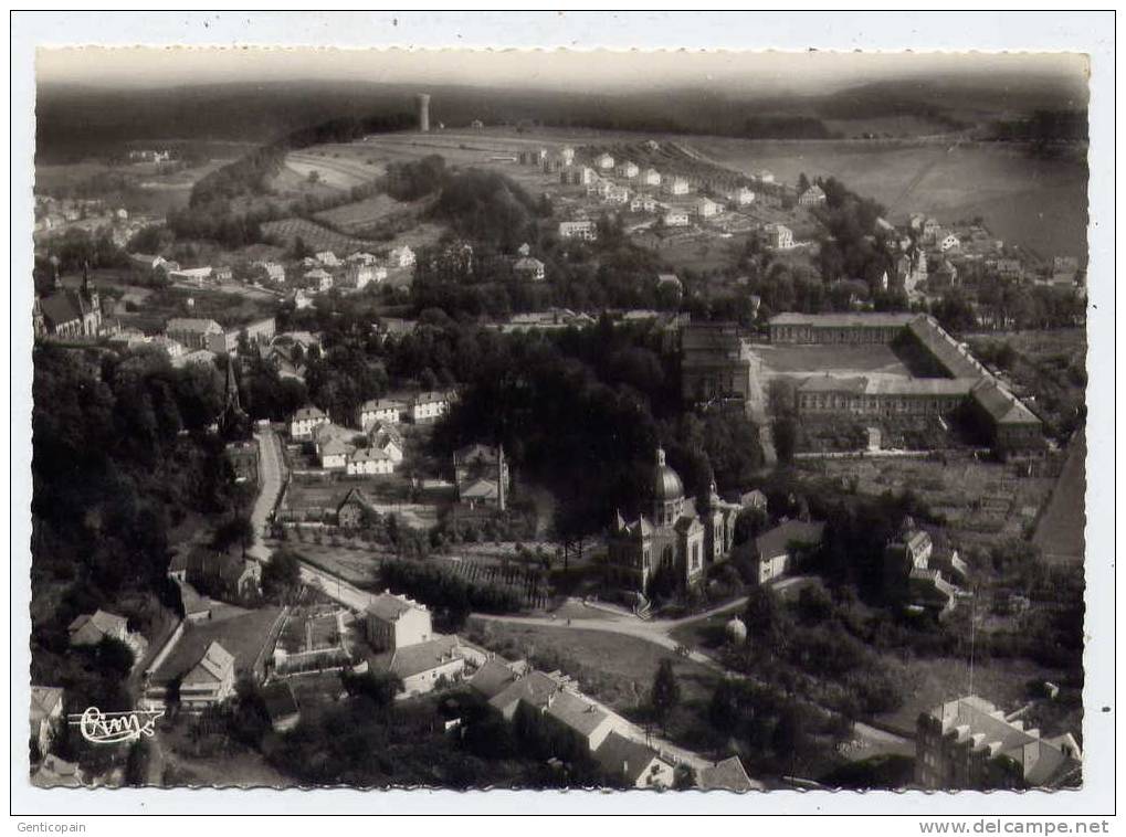 I2 - SAINT-AVOLD - Vue Aérienne - La Carrière - La Basilique (1958 - Belle Carte Semi-moderne Grand Format) - Saint-Avold