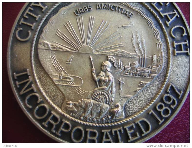 MEDAILLE COMMEMORATIVE DE CITY OF LONG BEACH CALIFORNIA INCORPORATED 1897 THE INTERNATIONAL CITY  URBS AMICITIAE - Autres & Non Classés