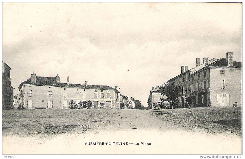 CPA BUSSIERE POITEVINE La Place - Bussiere Poitevine