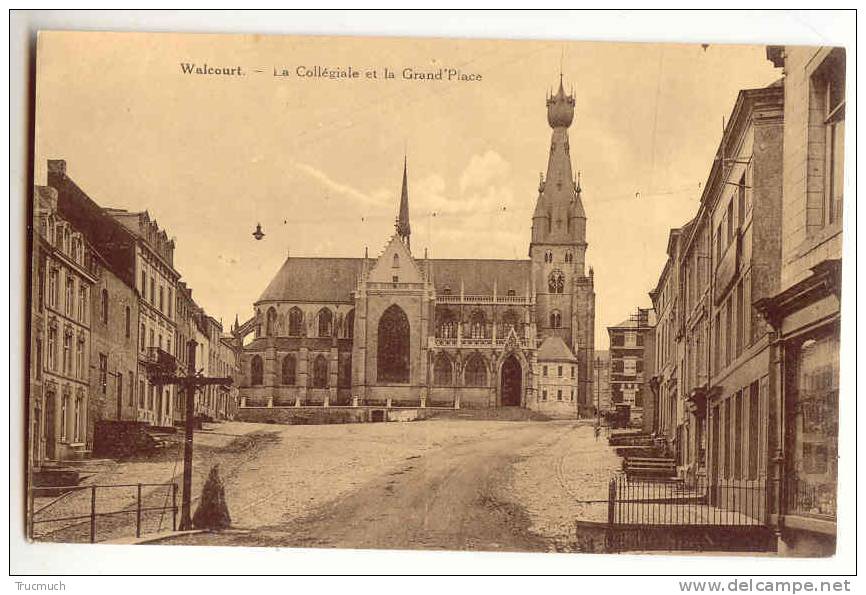 C5187 - Walcourt - La Collégiale Et La Grand´ Place - Walcourt