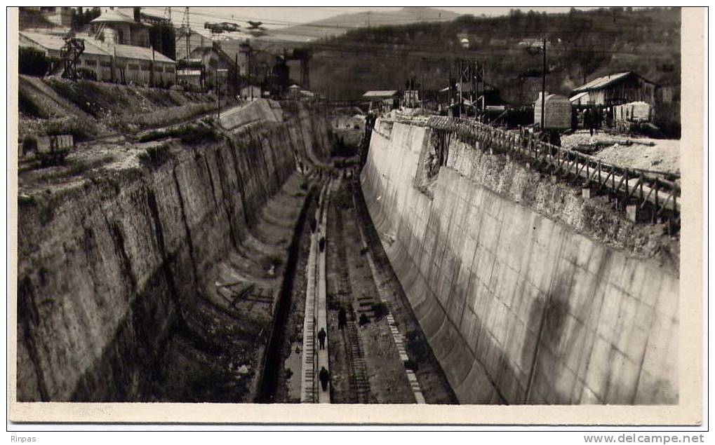 (01) GENISSIAT Barrage , Canal évacuateur Mai 1957 ( Ain ) - Génissiat