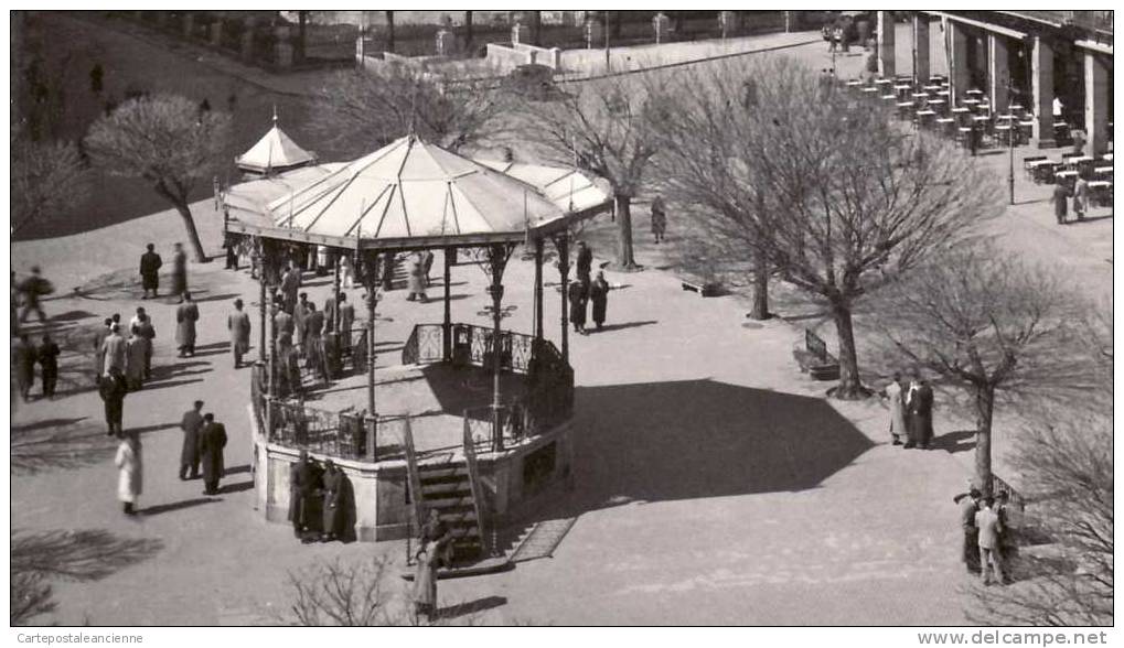 SEGOVIE Circa 1960 Kiosque Musique Place SEGOVIA PLAZA GENERAL FRANCO FOTO GRABELLA SPAIN ESPANA SPANIEN ESPANHA /2577A - Segovia