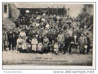 MEHUN... Juillet 1910..Les Chomeurs Attendant La Soupe... Communiste - Mehun-sur-Yèvre