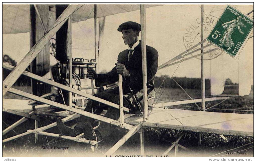 44 - Aviation , L'Aviateur Américain Wright Au Poste De Vol , Tenant En Mains Les Leviers De Direction De Son Aéroplane - Autres & Non Classés