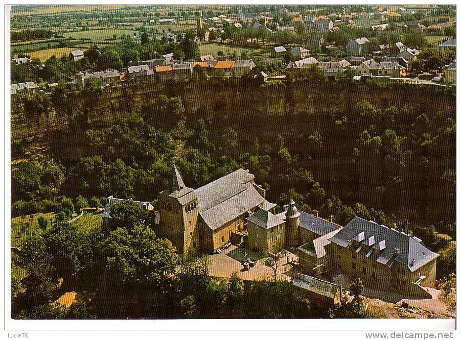 BOZOULS -  Au Bord D´une Haute Falaise Dominant Un Cirque De 300 M. Appelé  Gour D´Enfer-Vue Aérienne  -Maison Retraite - Bozouls