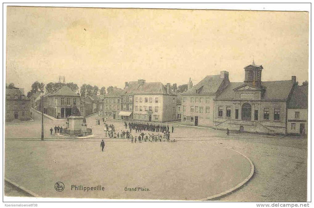 PHILIPPEVILLE  -  GRAND PLACE - Philippeville