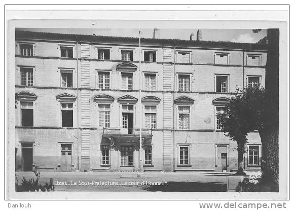 30 /FL/ UZES, La Sous Préfecture, La Cour D'honneur, CPSM Ed Narbo 9 X 14 - Uzès