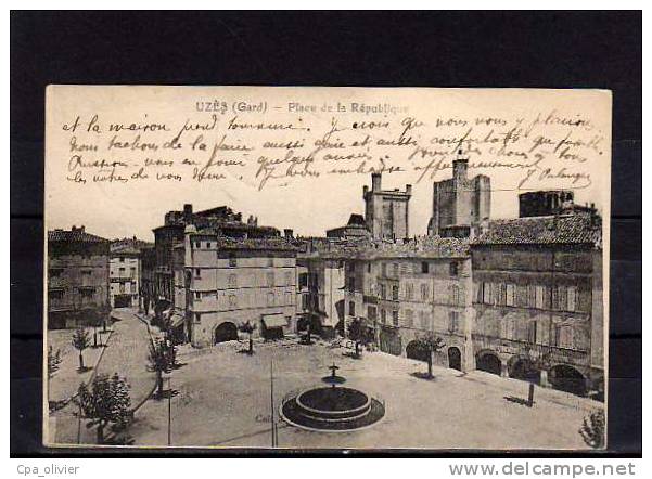 30 UZES Place De La République, Ed Deleuze, 1921 - Uzès