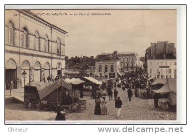 MONT DE MARSAN LA PLACE DE L'HOTEL DE VILLE LE MARCHE - Mont De Marsan