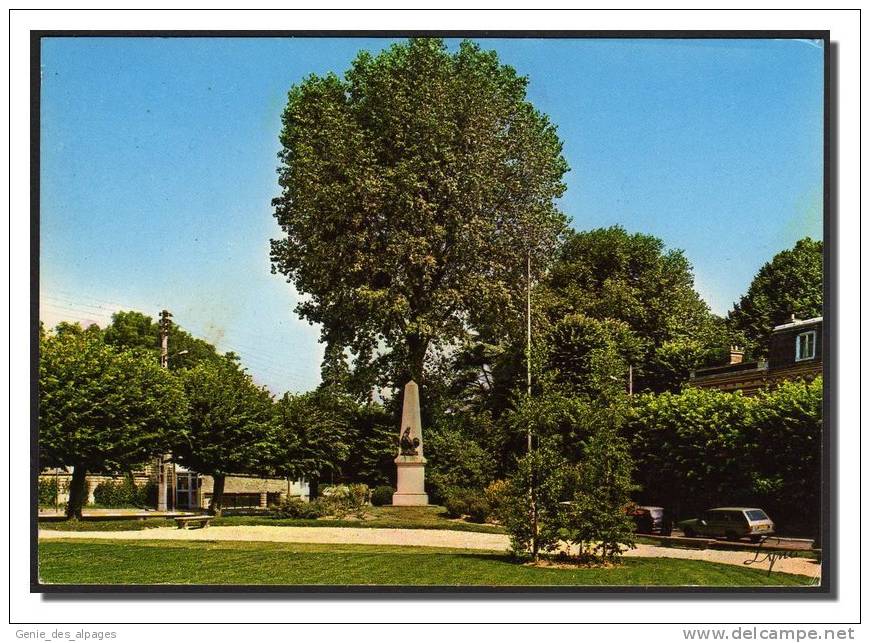 78 VILLENNES Sur SEINE, Place De La Libération, MONUMENT AUX MORTS, CPSM 10x15, Ed Abeille, Voyagé En 1986, Bon état - Villennes-sur-Seine