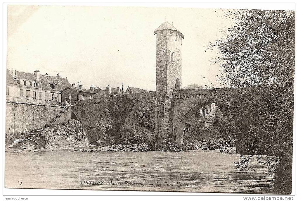 C.P.A    (  ORTHEZ  " Le Pont Vieux " Beau Plan Du Pont  ) - Orthez