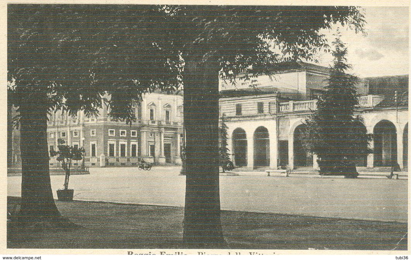 REGGIO EMILIA - PIAZZA DELLA VITTORIA  - B/N VIAGGIATA 1946. ANIMATA.- Ediz. Lodi - Reggio Emilia - Reggio Nell'Emilia