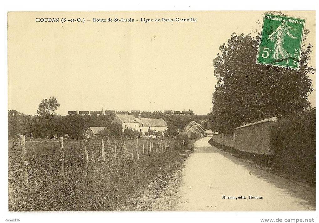 Cp 78 HOUDAN Route De St Lubin Ligne De Paris Granville ( Train, Wagons) - Houdan