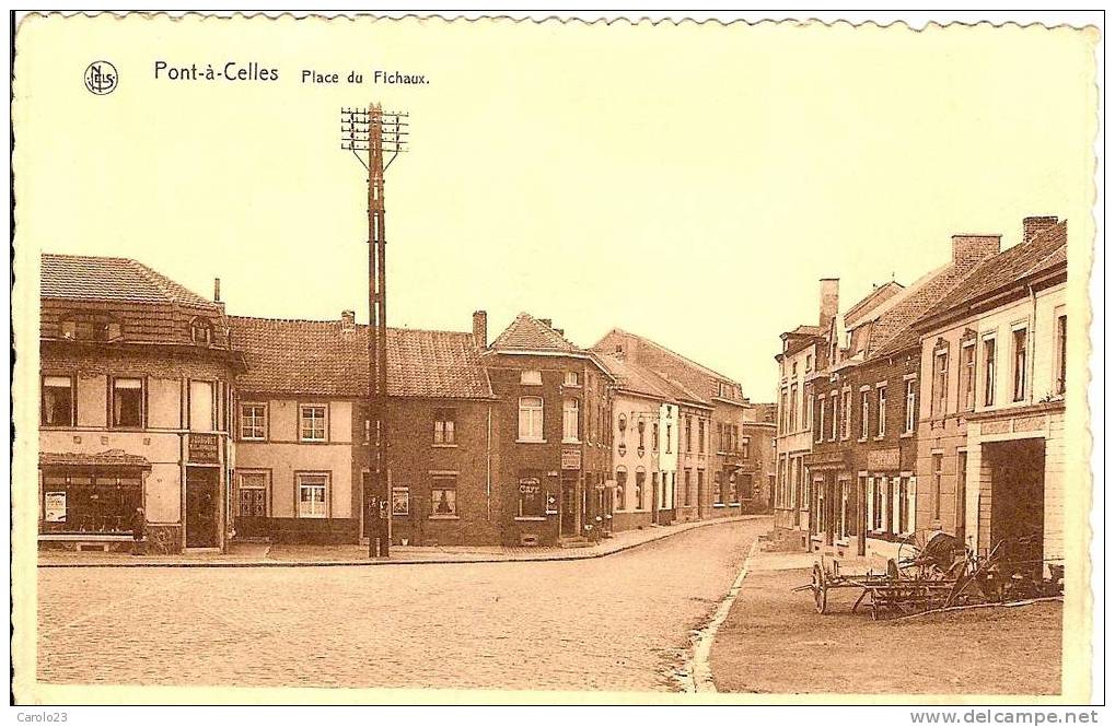 PONT  -  A   -   CELLES  :   PLACE   DU   FICHAUX    -      CHARETTES  A  BRAS - Pont-à-Celles