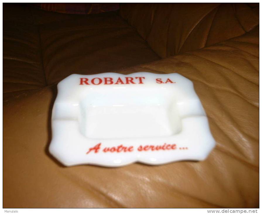 Cendrier Publicitaire Robart S.a  A Votre Service... Longueur 122mm. Largueur: 96 Mm - Ceniceros