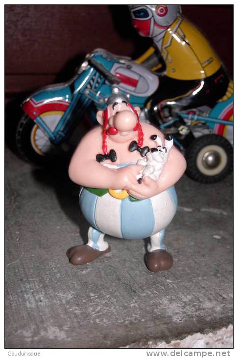 ASTERIX FIGURINE OBELIX AVEC IDEFIX DANS LES BRAS - Astérix