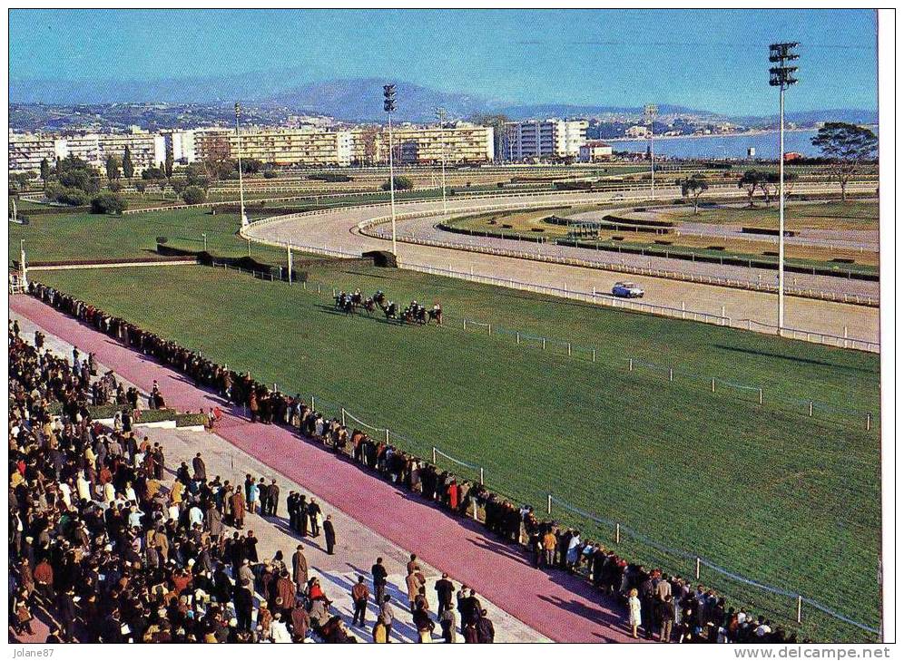 CPM   HIPPISME  06     CAGNES SUR MER     HIPPODROME DE LA COTE D AZUR - Hippisme