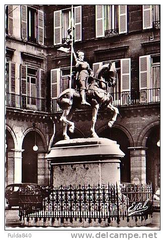 CPSM.  PARIS.  Place Des Pyramides, Statue De Jeanne D'Arc. - Paris (02)