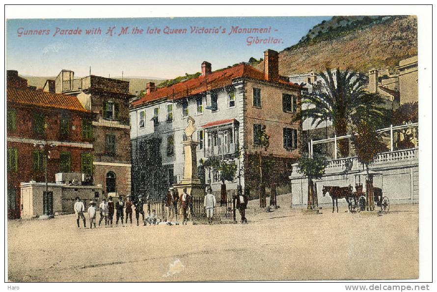 GIBRALTAR - Gunners Parade With H.M. The Late Queen Victoria's Monument (1320)fd2 - Gibraltar