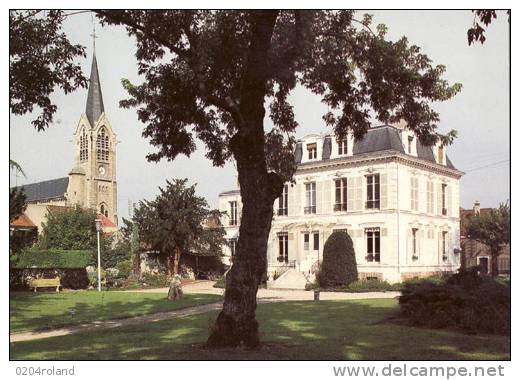 Les Mureaux - Le Parc Vauzelle Et L' Eglise - Les Mureaux