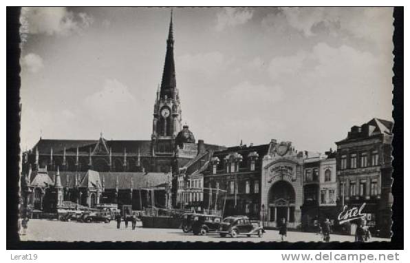 TOURCOING.....GRANDE PLACE...CPSM...NON.. ECRITE.....‹(•¿•)›. - Tourcoing