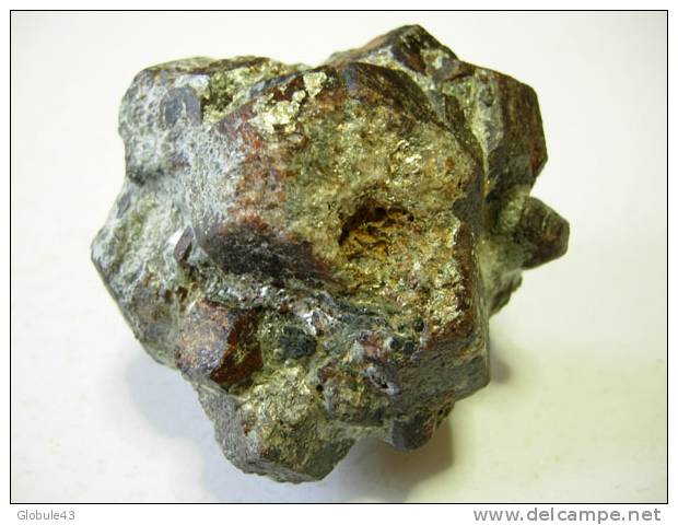 GROUPE DE GRENAT  8 X 7,5 Cm  AUTRICHE TYROL - Mineralen