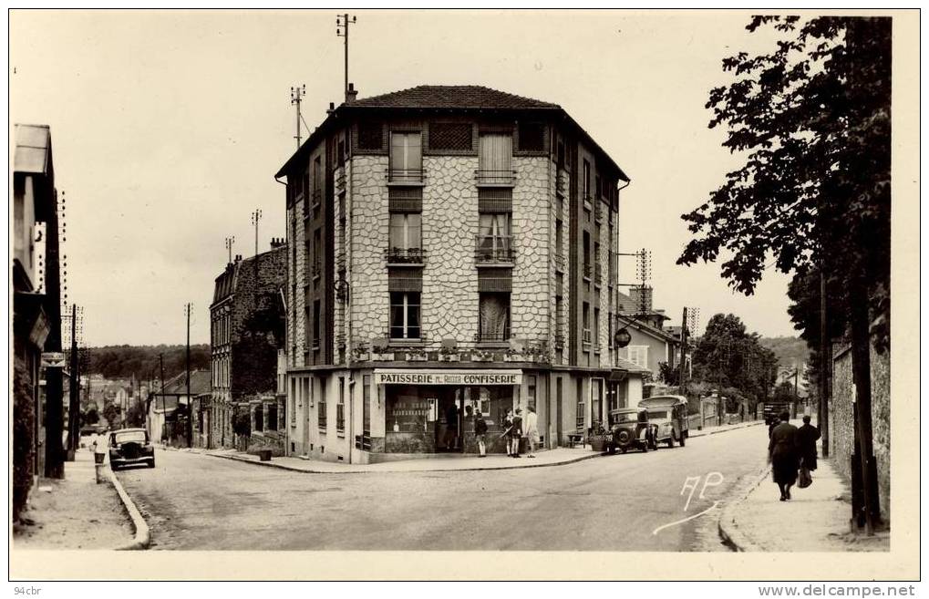 CPA (78)   LE   CHESNAY   La Route De Rueil  (carte Glacée) - Le Chesnay