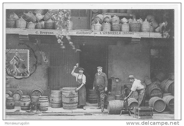 69 ))  L ARBRESLE,C BREYSSE Distillateur, Groupe Dans La Cour, Tonneliers ANIMEE, Ed Arnold - L'Arbresle