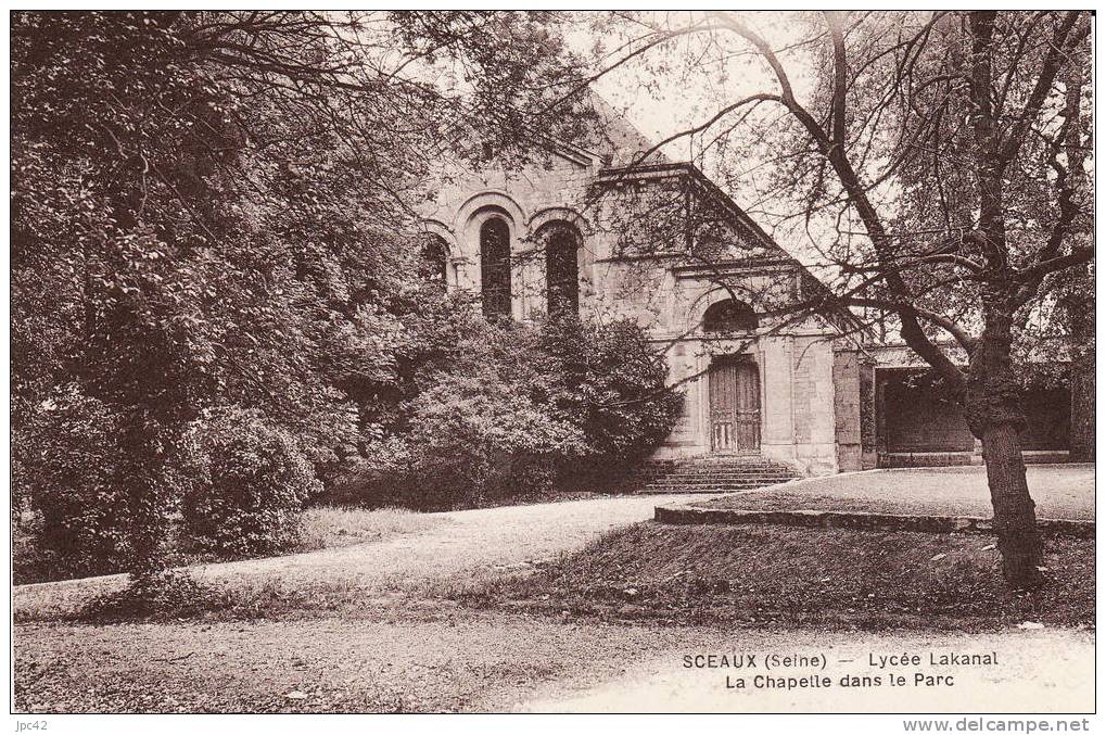 Scaux Lycee Lakanal Chapelle Dans Le Parc - Sceaux