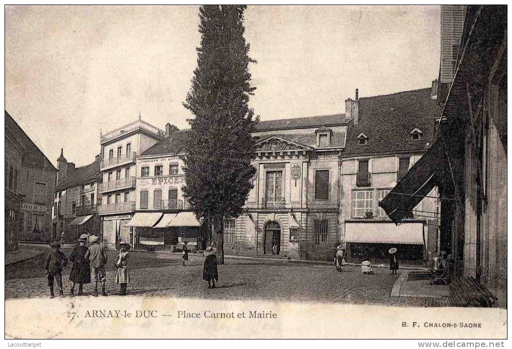 PLACE DE LA MAIRIE - Arnay Le Duc