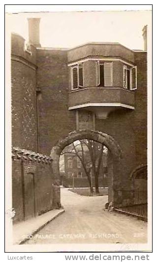 OLD PALACE GATEWAY. RICHMOND. 2315. - Surrey