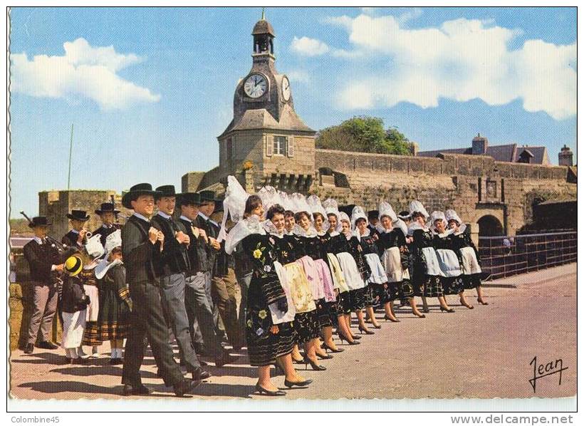 Cpsm Cercle Celtique AR BOUEDOU GLAS Concarneau Finistere Biniou - Musique