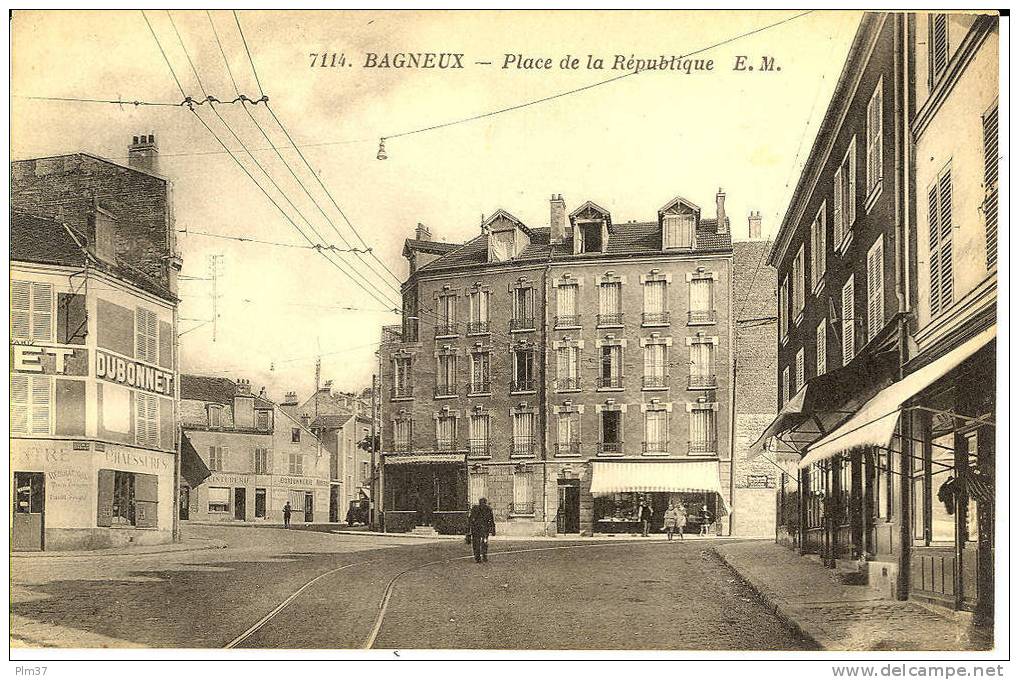 BAGNEUX - Place De La République - Non Circulé - Bagneux