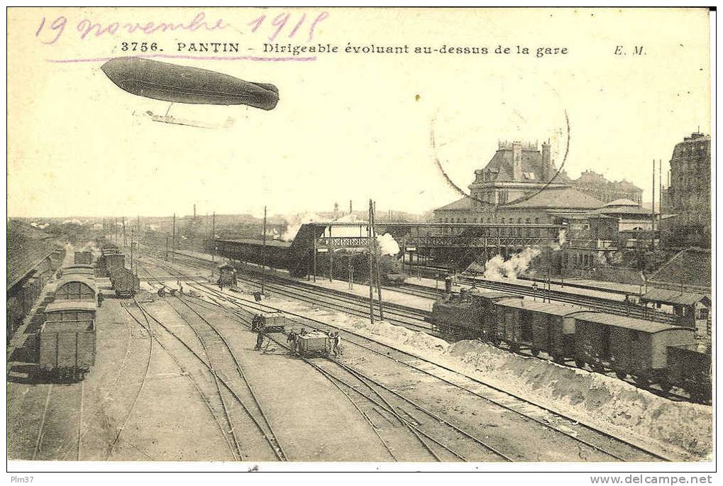 PANTIN   - Dirigeable évoluant Au Dessus De La Gare- Voy. 1915 - Pantin