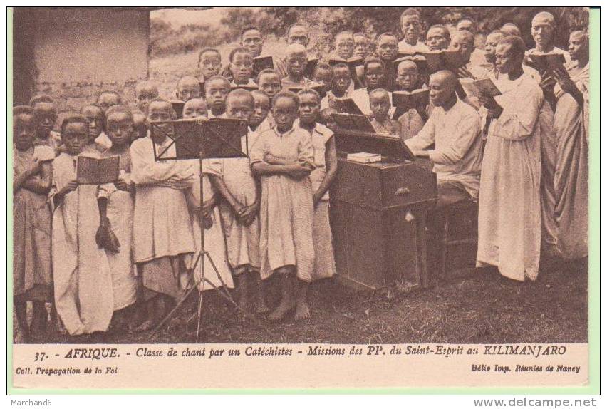 AFRIQUE.KENYA.CLASSE DE CHANT PAR UN CATECHISTES MISSIONS DES PP DU ST ESPRIT AU KILIMANJARO - Kenya