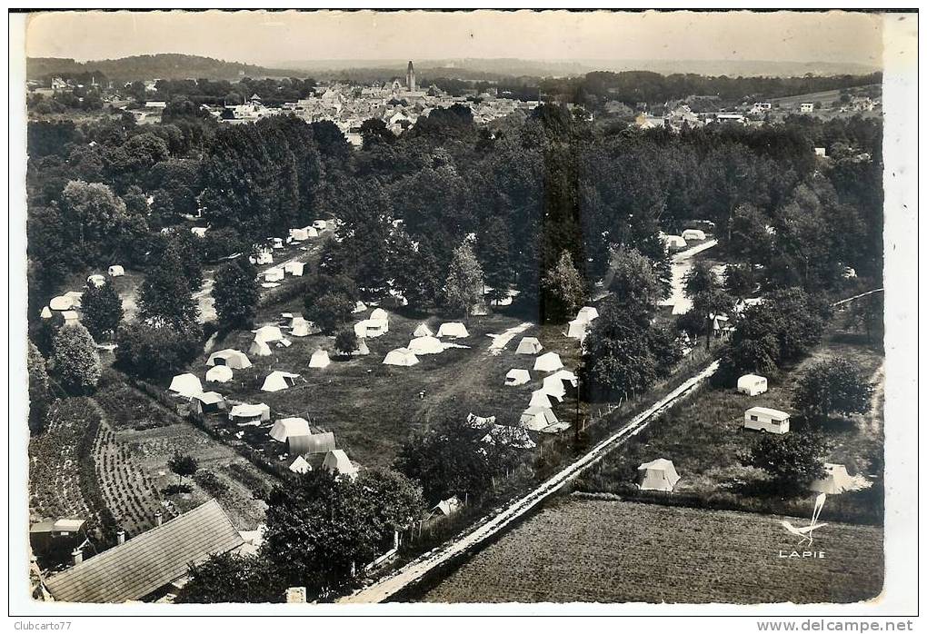 Saint-Arnould-en-Yvelines : Vue Aérienne Sur Le Camp De Camping "La Plage Aux Champs" 1975(animée). - St. Arnoult En Yvelines