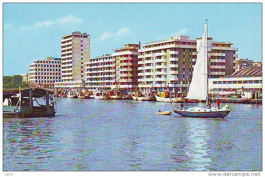 Pescara, Vela E Chiatta Lungo Il Fiume Pescara - Hausboote