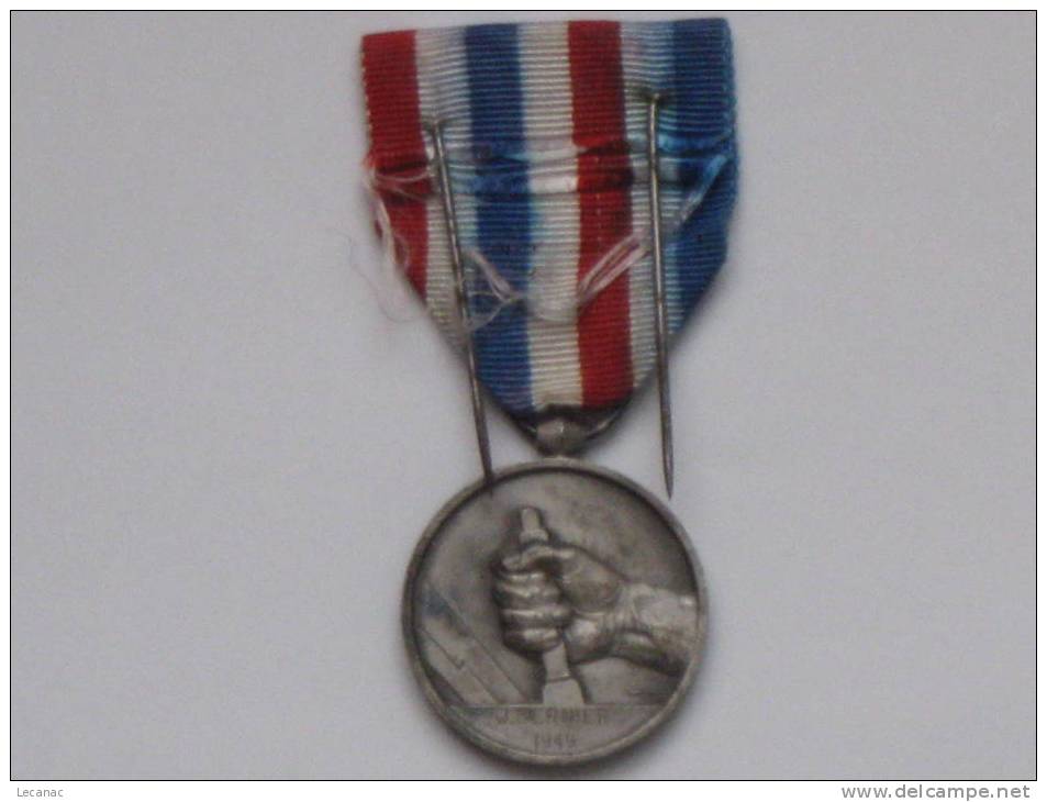 Medaille Des Cheminots Datée  1949  Attribuée - France