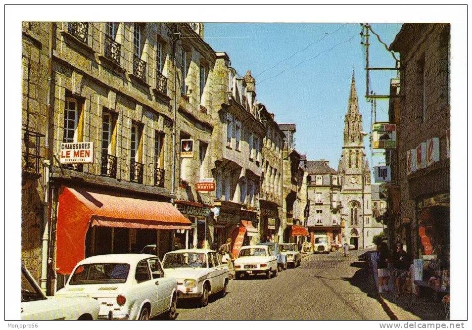 CPM De Quintin   Grande Rue Et Au Fond L Eglise - Quintin