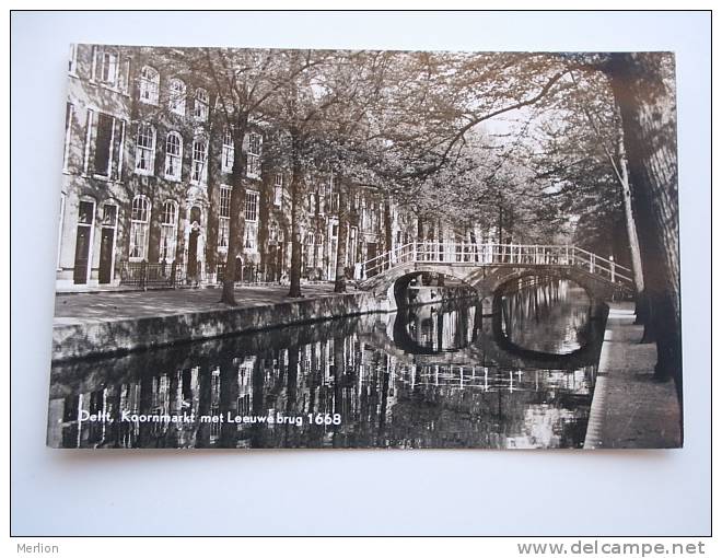 Delft -Koornmarkt Met Leeuwe Brug Cca 1950-60's -VF    D51193 - Delft