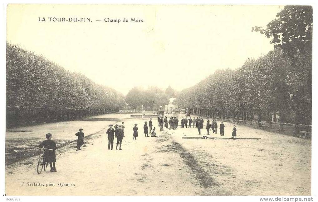 RARE CARTE POSTALE    CHAMP DE MARS - La Tour-du-Pin