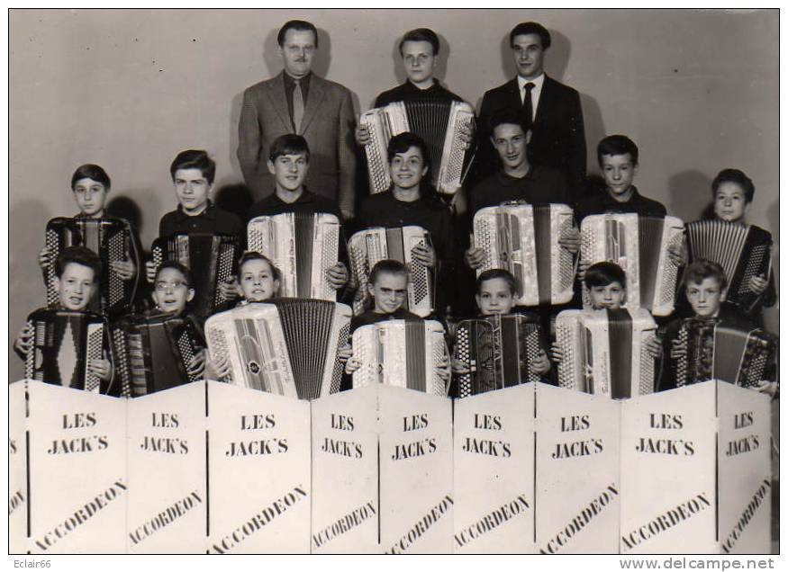 ACCORDEON CLUB JEUNESSE    LES JACK'S    PHOTO   14,5X10,5cm           93    AUBERVILLIERS - Musica