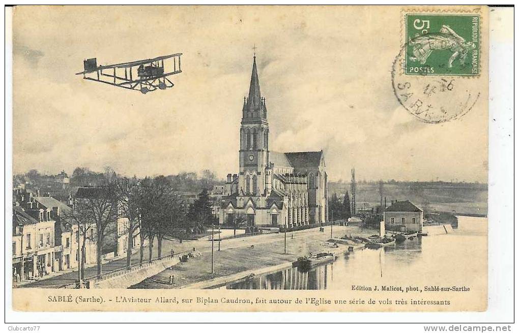 Sablé-sur-Sarthe (72) : Aviateur Allard Sur Biplan Caudron Tournant Autour De L'église En 1911 (animée). - Sable Sur Sarthe