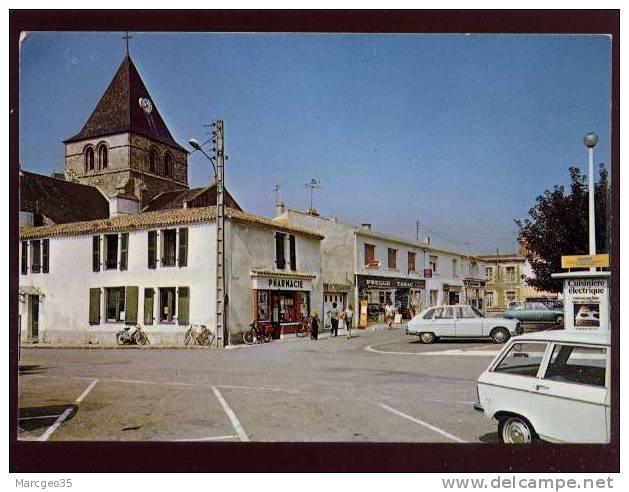 Beauvoir Sur Mer La Place & Le Clocher De L'église St Philbert édit.artaud N° 4 Automobiles Renault R16 Tabac Cpsm - Beauvoir Sur Mer