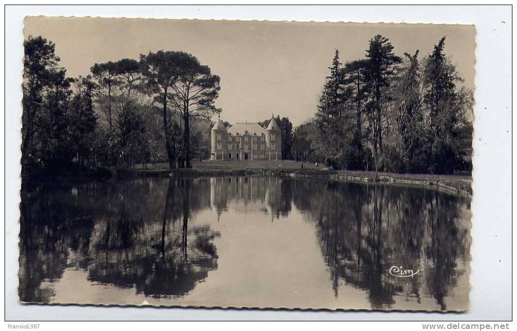 Ref 150 - SOLLIES-PONT - Le Château Oblitération DAGUIN De Solliès-Pont De 1955) - Sollies Pont