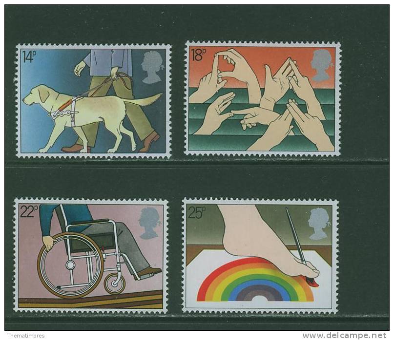 GB0014 Annee Des Handicapes Chien D Aveugle Sourd Signes Mains Fauteuil Roulant 976 à 979 Grande Bretagne 1981 Neuf ** - Handicap