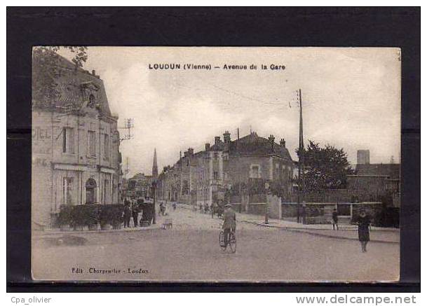 86 LOUDUN Avenue De La Gare, Animée, Café, Ed Charpentier, 1932 - Loudun