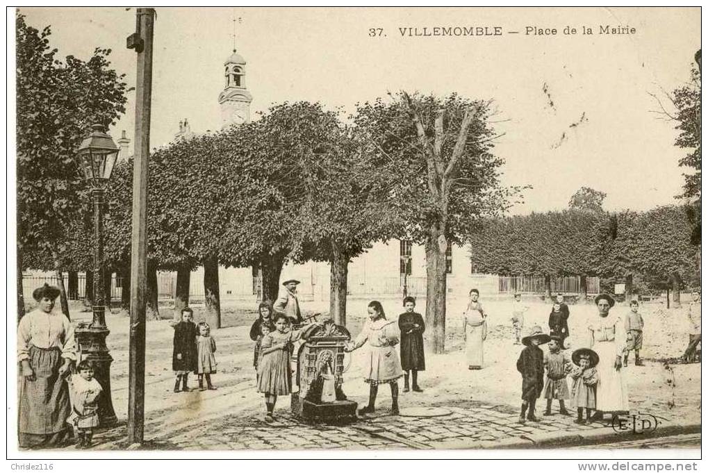 93 VILLEMOMBLE Place De La Mairie  Animation  TOP - Villemomble