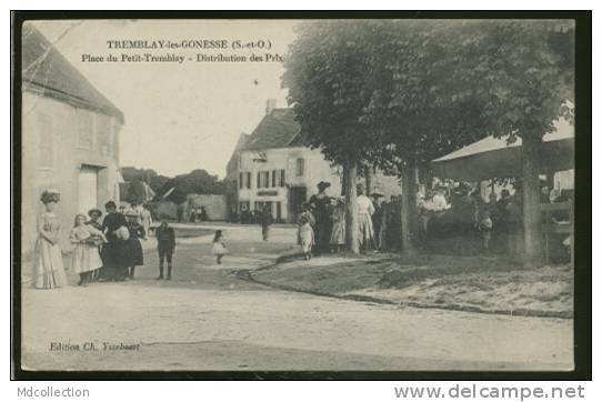 93 TREMBLAY LES GONNESSE   Place Du Petit Tremblay - Distribution Des Prix - Tremblay En France